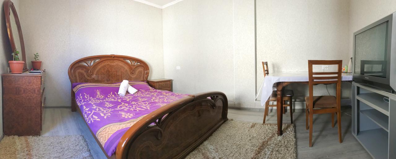 Holiday Hostel House Bishkek Exterior foto