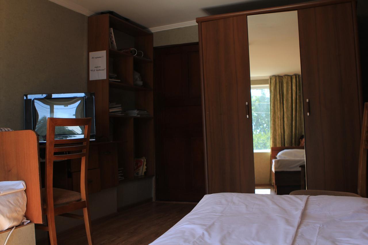 Holiday Hostel House Bishkek Exterior foto